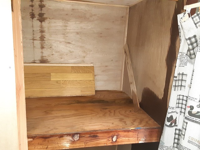 押し入れ内の雨漏り